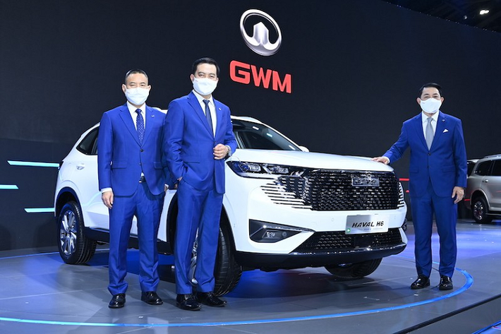 Haval H6 2022 mới là mẫu SUV cỡ C đã lần đầu tiên trình làng tại thị trường Thái Lan trong triển lãm Ô tô Bangkok 2021 diễn ra vào tháng 3 đầu năm nay. Sau gần 1 năm, Haval H6 tiếp tục được bổ sung phiên bản mới ở thị trường Thái Lan.