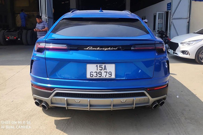 Đáng chú ý chính là việc nó “nằm chung” garage của đại gia Hải Phòng - đó là chiếc siêu SUV Lamborghini Urus có biển 39-79 mang ý nghĩa “thần tài nhỏ” và “thần tài lớn”.