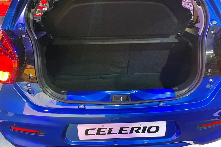 Về an toàn, Suzuki Celerio 2022 được trang bị khá cơ bản với 2 túi khí, hệ thống chống bó cứng phanh ABS, cảm biến đỗ xe phía sau và nhắc nhở thắt dây an toàn. Trong khi đó, bản cao cấp hơn có thêm khóa cửa cảm biến tốc độ, khóa cửa cảm biến va chạm và hỗ trợ khởi hành ngang dốc.