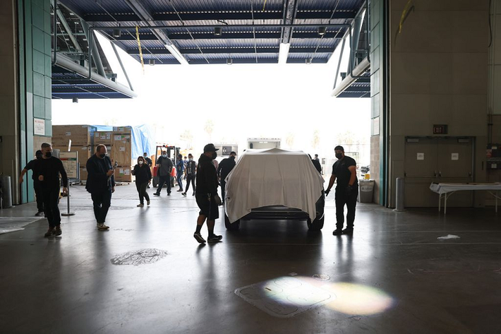 Ngay trước thềm LA Auto Show, rất nhiều tờ báo lớn của thế giới đã bình chọn VinFast là một trong "ngôi sao" nổi bật nhất tại sự kiện năm nay. Ngoài thiết kế và các tính năng thông minh, an toàn, giới chuyên gia tin tưởng xe điện ôtô VinFast sẽ là đối thủ đáng gờm của thị trường ô tô bởi kế hoạch mà hãng xe Việt đã công bố về việc làm chủ các công nghệ hàng đầu trong tương lai.