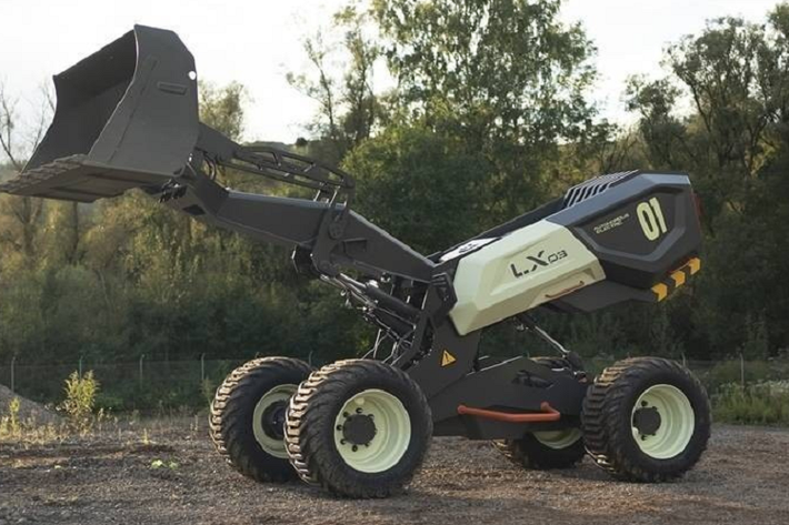 Chiếc xe xúc Volvo LX03 xây dựng tân tiến mà chúng ta thấy ở đây được lấy cảm hứng từ ZEUX, một mẫu concept được sinh ra từ bàn tay điêu luyện của các kỹ sư và nhà thiết kế ở Volvo và Lego Technic.