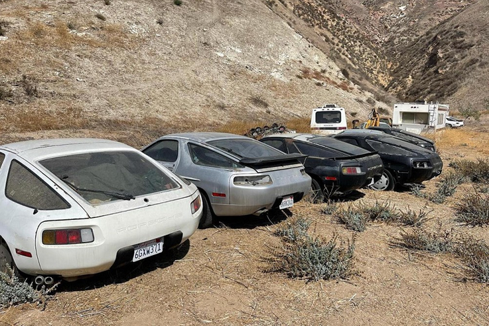 Nhờ thời tiết khô ráo ở miền Nam bang California cùng phần thân xe bằng thép và ốp thân vỏ bằng nhôm nên những chiếc Porsche 928 không bị gỉ quá nhiều.
