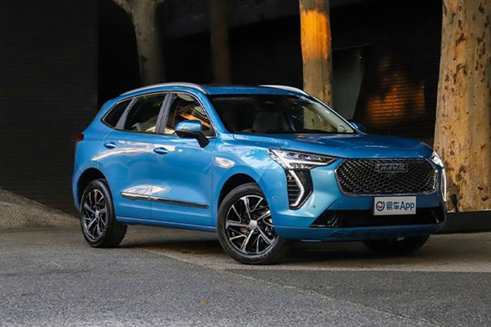 Được định vị trong phân khúc SUV cỡ B, Haval Jolion sẽ cạnh tranh với những đối thủ như Honda HR-V, Kia Seltos, Toyota Corolla Cross và Mazda CX-30. So với các đối thủ, xe có kích thước nhỉnh hơn đáng kể, bao gồm chiều dài 4.472 mm, chiều rộng 1.841 mm, chiều cao 1.574 mm và chiều dài cơ sở 2.700 mm. Như vậy, Haval Jolion sẽ trở thành mẫu xe có chiều dài cơ sở lớn nhất phân khúc SUV cỡ B tại Thái Lan.