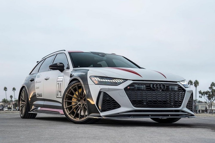 Audi RS6 siêu mạnh là một quái thú tốc độ đáng nể ở mọi phiên bản, bao gồm cả bản tiêu chuẩn. Sự kết hợpcủa động cơ tăng áp kép V8 dung tích 4.0 lít với một hệ thống mild-hybrid 48 volt giúp sản sinh công suất 591 mã lực và 800 Nm mô-men xoắn cực đại.