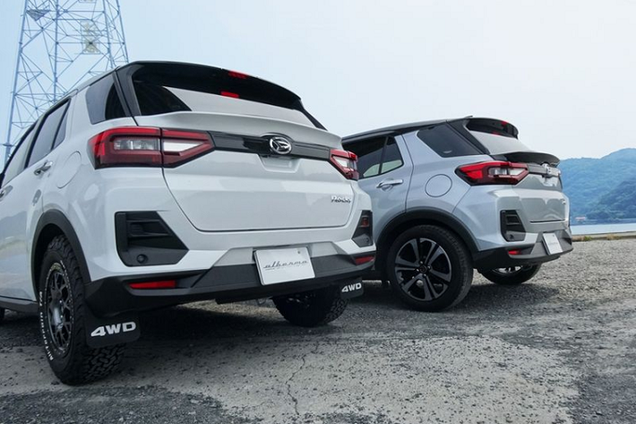 Ra mắt thị trường Việt Nam vào tuần trước, Toyota Raize 2022 mới thu hút được sự quan tâm của nhiều người tiêu dùng khi sở hữu ngoại thất năng động cá tính đậm chất SUV, không gian nội thất rộng rãi và nhiều tiện nghi hiện đại. Đối thủ của Kia Sonet có giá bán 527 - 535 triệu đồng.