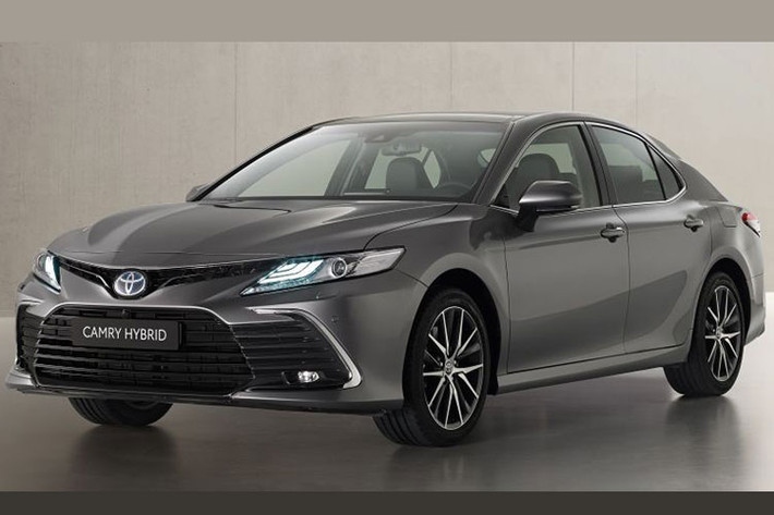 Toyota Camry 2022 mới phiên bản nâng cấp giữa vòng đời đã chính thức trình làng tại thị trường Mỹ vào hồi tháng 7 năm ngoái. Sau hơn 1 năm, mẫu sedan cỡ trung này mới được lên lịch ra mắt thị trường Đông Nam Á, cụ thể là Thái Lan.