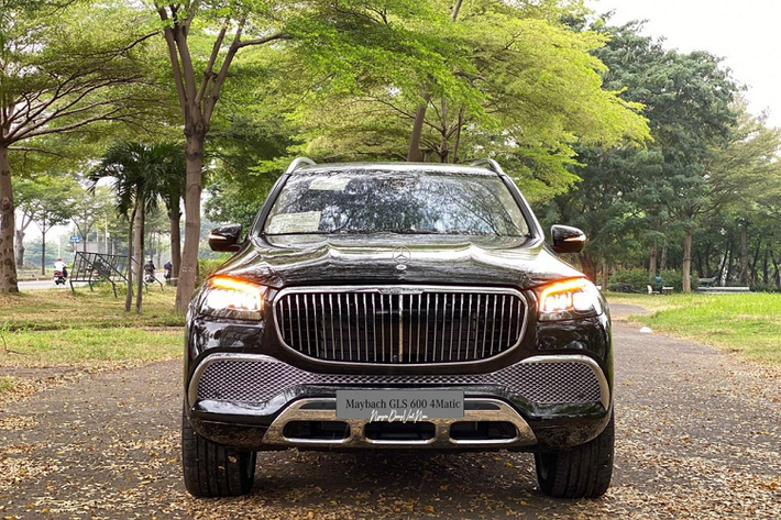 Sau gần 10 tháng để các công ty nhập khẩu tư nhân thoải mái mang về nước hơn 80 chiếc SUV siêu sang Mercedes-Maybach GLS 600 đời mới phục vụ các đại gia Việt, cuối cùng, các đại lý chính hãng cũng đã nhảy vào cuộc chơi phân phối xe Mercedes-Maybach GLS 600.
