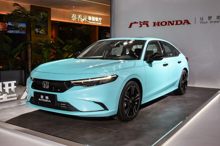 Vào hồi cuối tháng 9 năm nay, liên doanh GAC Honda đã chính thức vén màn Integra thế hệ mới. Tuy nhiên, mãi đến hôm 1/11 vừa qua, mẫu sedan cỡ C này mới được trưng bày tại Trung Quốc. Nhờ đó, chúng ta có thể ngắm hình ảnh "bằng xương, bằng thịt" của Honda Integra 2022 mới.