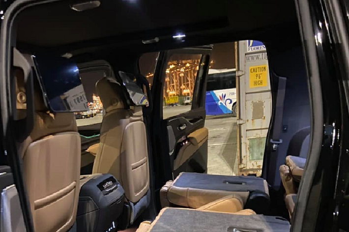 Ngoài SUV hạng sang cỡ lớn Cadillac Escalade ESV Sport, Hoàng Kim Khánh còn đang sở hữu 1 chiếc SUV khác thuộc dòng siêu sang là Bentley Bentayga V8, bên cạnh đó còn có xe siêu sang Bentley Mulsanne EWB và cuối cùng là dàn siêu xe đỉnh cao như McLaren Senna, Koenigsegg Regera đang chờ giao, Ferrari 488 Pista Spider, Lamborghini Aventador S LP740-4 và xe thể thao Aston Martin V8 Vantage.