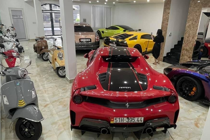 Nhiều người thắc mắc dàn không biết những chiếc siêu xe của Hoàng Kim Khánh như; Ferrari 488 Pista Spider và McLaren Senna sẽ được bảo dưỡng ở đâu khi ông mua xe nhập tư. Dàn xe của đại gia này hiện ước tính trên 185 tỷ đồng và con số sẽ tăng lên hơn 255 tỷ đồng khi Koenigsegg Regera xuất hiện.