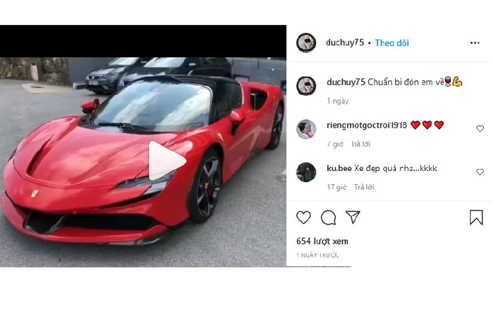 Được biết, đây là lần đầu tiên doanh nhân Đức Huy chia sẻ tin tức mình tậu siêu xe Ferrari SF90 Stradale, tuy nhiên thông tin riêng của chúng tôi trước đó cũng hé lộ chồng cũ của Lệ Quyên sau khi chốt đơn mua xe siêu sang Bentley Flying Spur V8 First Edition thế hệ mới nhất đã nhanh chóng tìm kiếm và sở hữu siêu xe đầu đời cho riêng mình là chiếc xe Ferrari SF90 Stradale đang thu hút rất nhiều đại gia Việt tìm chơi, trong đó có cả Cường Đô la.