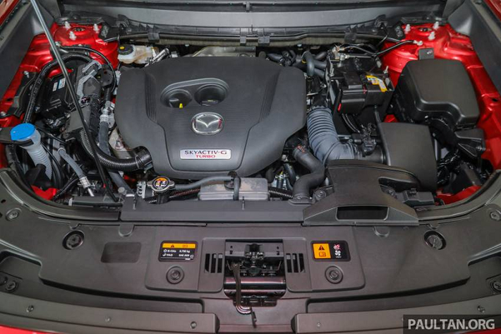 Màn hình cảm ứng giải trí 9 inch sử dụng nền tảng Mazda Connect tiêu chuẩn, tương thích Apple CarPlay không dây kết hợp với Android Auto có dây, có thêm điều hướng. Màn hình lái 4,6 inch. Sạc điện thoại không dây cũng có sẵn trên xe. Hệ thống âm thanh Bose 12 loa.