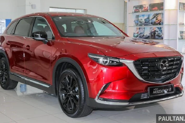 Mazda CX-9 2021 mới tại Malaysia được nhập khẩu nguyên chiếc (CBU). Xe được bán ra dưới 2 phiên bản gồm: CX-9 2WD giá 319.847 RM (khoảng 1,75 tỷ đồng) và CX-9 AWD giá 336.215 RM (khoảng 1,84 tỷ đồng).