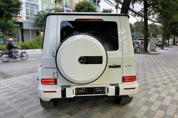 Ngoài ra, xe có khả năng tự động ngắt 4 xi-lanh nhằm tiết kiệm nghiên liệu. Theo AMG, hệ thống này hoạt động trong dải vòng tua từ 1.000 đến 3.250 vòng/phút ở chế độ lái Comfort. Mức tiêu thụ nhiên liệu trong thành phố là 13 lit/100 km. Hệ dẫn động bốn bánh AMG Performance 4Matic được AMG điều chỉnh lại lực phân bổ lực kéo thiên về phía sau với tỉ lệ trước/sau từ 40 đến 60% thay vì 50:50 như ở bản trước.