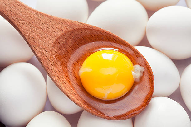 Trứng là một thực phẩm bổ dưỡng, đôi khi chúng được gọi là vitamin tổng hợp của tự nhiên. Đặc biệt, lòng đỏ là nơi hầu như tất cả các chất dinh dưỡng được tìm thấy.