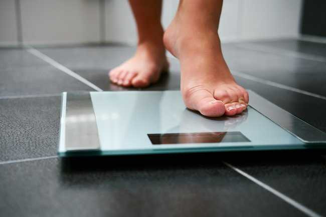 1. Chỉ số BMI Chỉ số khối cơ thể (BMI) cho bạn biết mình gầy hay béo, dựa trên phép đo chiều cao của bạn trong mối tương quan với trọng lượng. Tuy nhiên, chỉ số BMI không phải lúc nào cũng đúng, bởi nó còn phụ thuộc vóc dáng, chủng tộc, khối lượng cơ.
