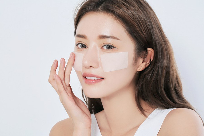 Tia UV có thể gây hại cho làn da của bạn bất cứ thời điểm nào trong năm, nhưng nhiều hơn vào những tháng mùa hè. Vì vậy, đừng quên thoa kem chống nắng mỗi ngày để bảo vệ làn da của mình. Ảnh: verygirlie.