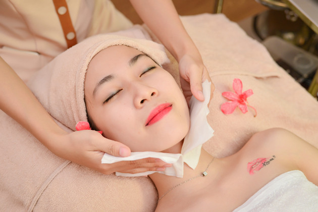 Giữ vệ sinh bằng cách tắm rửa 2 lần/ngày sẽ giúp làn da của bạn luôn sạch sẽ và tươi trẻ. Ảnh: babispa.