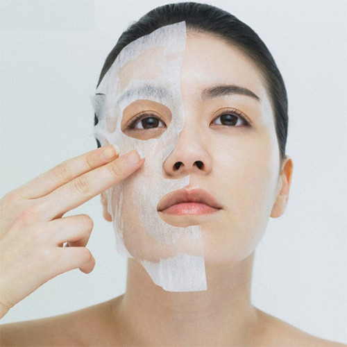 Không chỉ giúp bổ sung tinh chất cho da hiệu quả, mặt nạ giấy còn rất nhỏ gọn và tiện lợi để mang theo khi đi du lịch. Ảnh: bellelook.