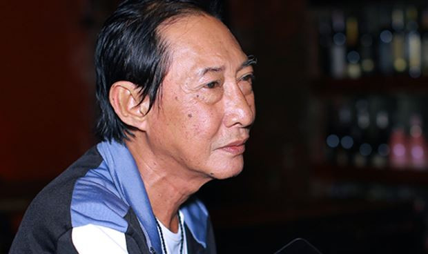 Bén duyên với nghiệp diễn từ khi còn là công nhân thủy lợi, Lê Bình sớm tham gia vào đội kịch của Nhà Văn hóa Thanh niên. Sau đó ông lại được Hội Sân khấu mời về diễn tại Sân Khấu Kịch 5B và gắn bó với sân khấu từ đó tới nay.