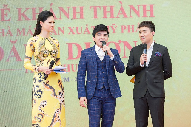 Á hậu Thanh Tú cao hơn hai sao nam Việt là ca sĩ Đan Trường và MC Trấn Thành cả một cái đầu. Ảnh: Huy Nguyễn.