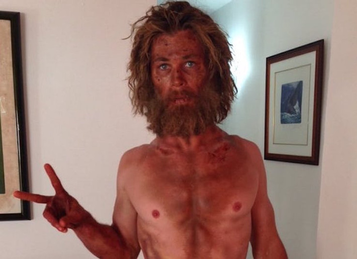 Chris Hemsworth khi đóng một nhân vật khác mà không phải Thor. Người hâm mộ có lẽ sẽ không thể nhận ra siêu anh hùng khi anh quá gầy gò như thế này.