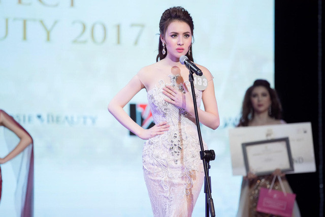 Trong phần thi ứng xử, cô thẳng thắn mong muốn mọi người xóa bỏ quan điểm "dao kéo là không đẹp". Chính vì câu trả lời mang ý nghĩa thực tế nên Thư Dung đã nhận được sự hưởng ứng từ phần đông khán giả.