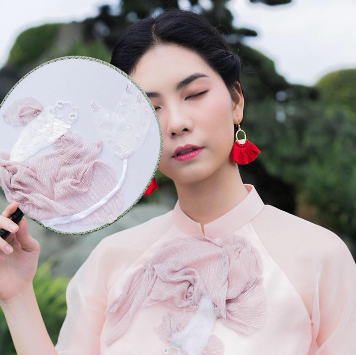 Sở hữu vẻ đẹp châu Á thuần khiết, Mỹ Duyên thường được chọn làm mẫu ảnh cho nhiều thương hiệu thời trang danh tiếng.