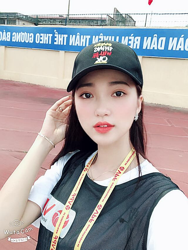 Tuy có bất lợi về chiều cao nhưng bù lại Ngọc Nữ lại sở hữu một gương mặt xinh đẹp, khả ái, nụ cười rạng rỡ "gây mê" người đối diện cùng kỹ năng được đánh giá khá cao.