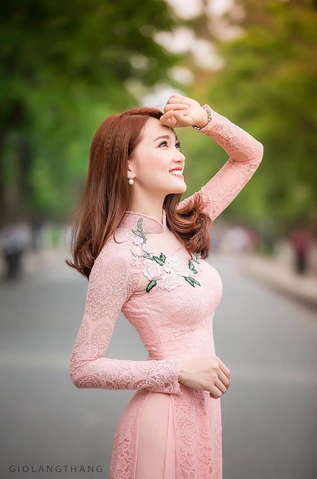 Người đẹp xứ Nghệ cũng không quên gửi lời nhắn nhủ tới các fan của mình: "Các bạn hãy tin và chờ một Ngọc Nữ trưởng thành, hoàn thiện trong tương lai gần nhé!". Ảnh: FBNV.