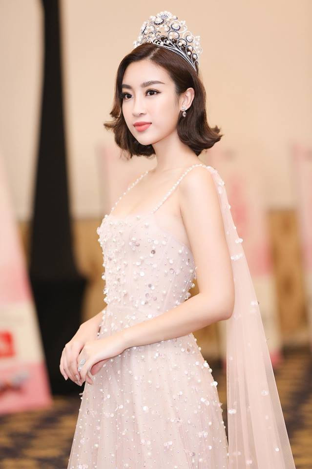Cô được xem là người đẹp có tri thức khi bước ra từ trường Đại học Ngoại thương danh tiếng. Ảnh: Viết Quý.
