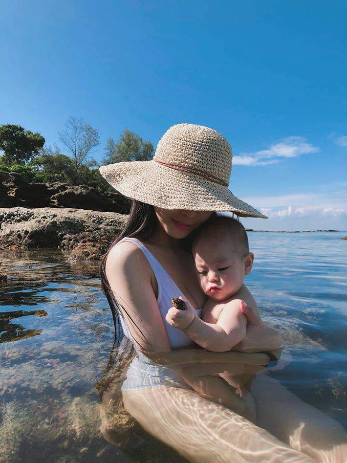 Nhan sắc của "gái một con trông mòn con mắt".