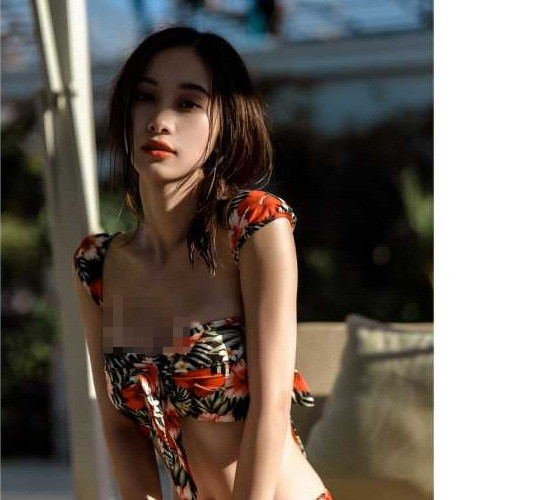 Mặc dù bị số đông cư dân mạng cho là đang dần sa đà vào việc khoe thân đến mức phản cảm, song Jun Vũ vẫn chăm chỉ đăng ảnh mát mẻ khoe ba vòng nóng bỏng bất chấp dư luận. Ảnh: FBNV.