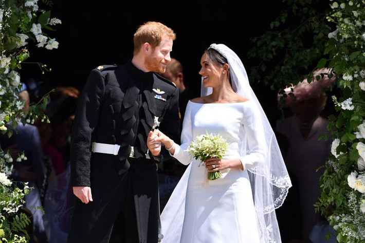 Đám cưới của Meghan và Harry được tổ chức vào thứ 7 thay vì ngày trong tuần như truyền thống. Ảnh: Town & Country Magazine