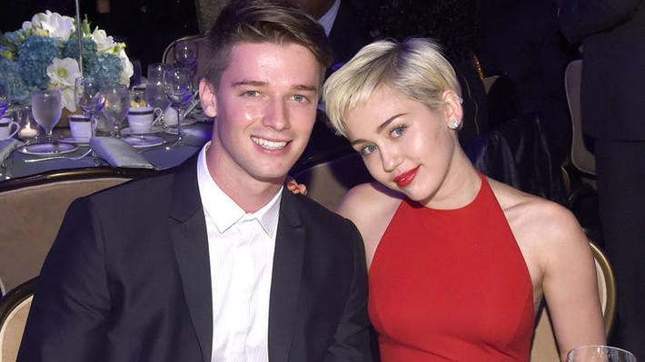 Tháng 11/2014, Miley bắt đầu mối quan hệ với con trai của cựu Thống đốc bang California, Arnold Schwarzenegger và nhanh chóng chia tay sau 5 tháng hẹn hò. Ảnh: Youtube.com