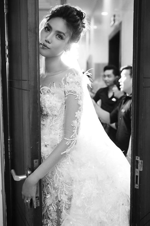 Hai nàng dâu, nay là cô cháu trong trong một gia đình quyền lực, danh giá đều là những mỹ nhân của showbiz Việt. Lan Khuê từ một cô gái chân quê, mộc mạc hồi mới vào nghề nay ngày càng thay đổi về nhan sắc cũng như ngoại hình.