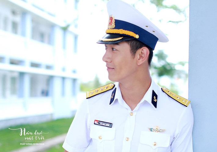 Trong phim, đại úy Duy Kiên đảm nhận nhiệm vụ là một cảnh sát biển. Sau đó, anh cùng với đồng đội Bảo Huy (Hữu Vi đóng) được điều chuyển sang Lữ đoàn Đặc công Hải quân với nhiều nhiệm vụ khó khăn và thử thách.