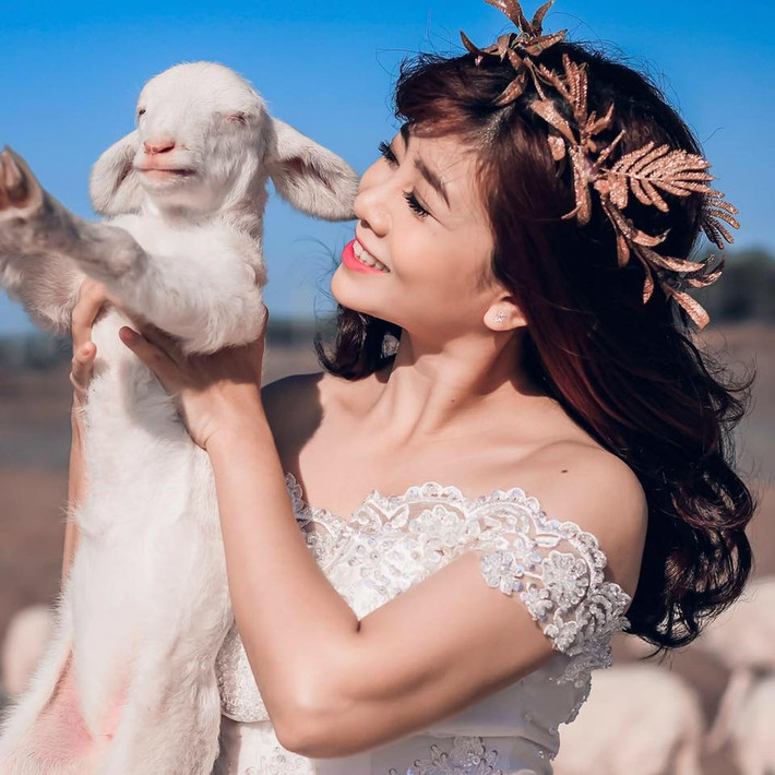 Mai Phương sinh ra tại TP.HCM. Cô gây ấn tượng với khán giả nhờ nụ cười trong sáng và nét đẹp cuốn hút khi góp mặt trong các bộ phim dài tập.