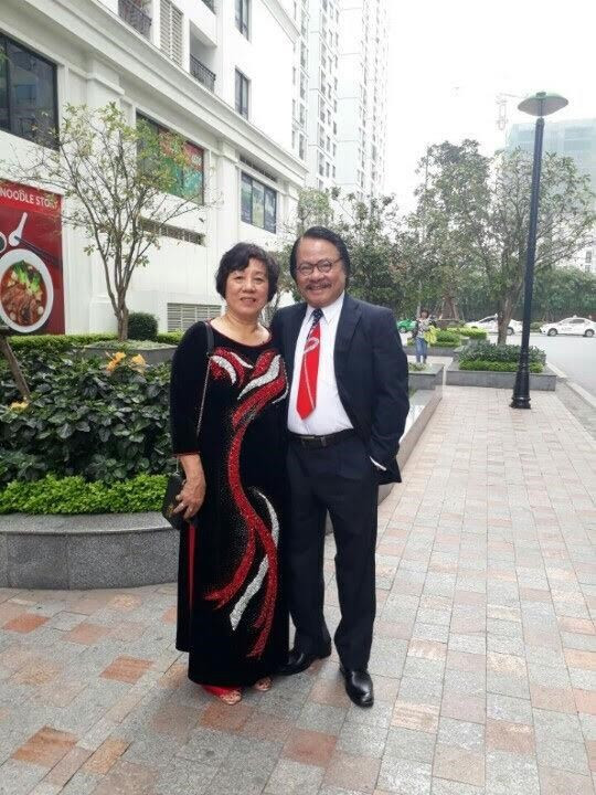NSƯT Bùi Cường đột ngột qua đời để lại nỗi bàng hoàng, xót xa cho những người hâm mộ ông. Người ta không chỉ nhớ đến Bùi Cường với vai diễn để đời Chí Phèo trong "Làng Vũ Đại ngày ấy", mà còn rất ngưỡng mộ trước tình cảm vợ chồng của nghệ sĩ.