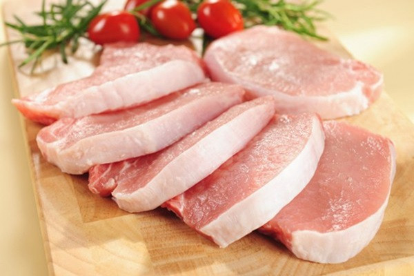 Người bị trào ngược dạ dày nên tiêu thụ các loại đạm dễ tiêu như thịt thăn lợn, thịt ngan, thịt lưỡi lợn để trung hòa axit, hạn chế các triệu chứng của bệnh. Ảnh: timviecdaubep.