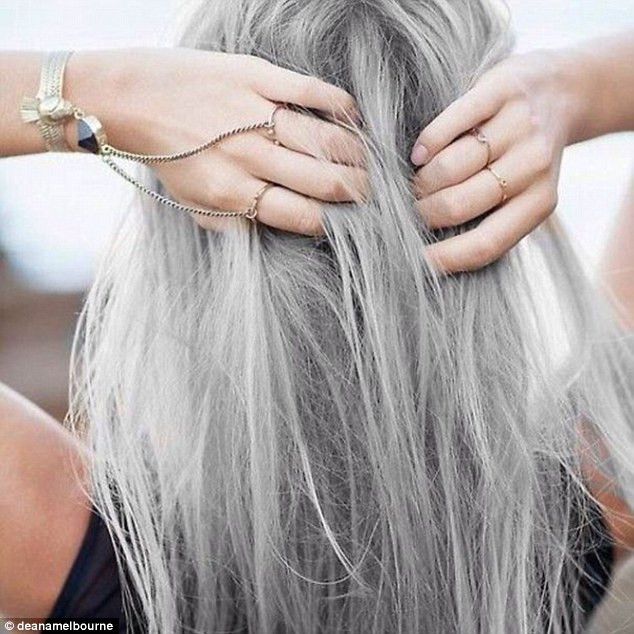 Bức ảnh khoe tóc bạc trên Instagram thu hút được rất nhiều lượt thích.