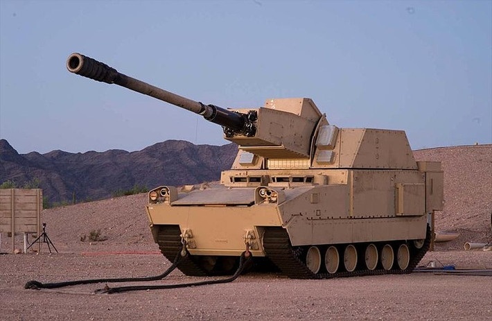M109-A7 được trang bị hệ thống điều khiển hỏa lực tiên tiến lấy từ chương trình XM1203 NLOS-C, cho phép nâng cao hiệu suất tác chiến. Paladin sử dụng pháo chính M258 155mm, pháo mới có tầm bắn tối đa 24km với đạn thông thường và 30km với đạn tăng tầm.