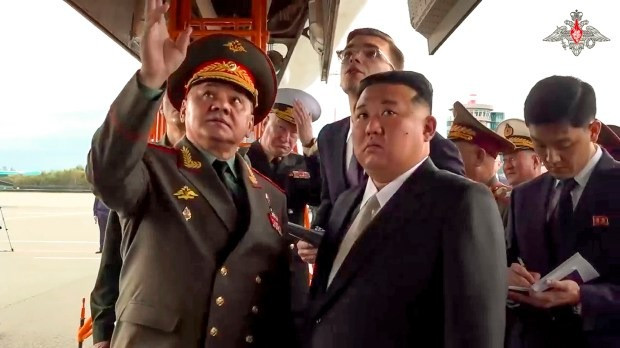 Ông chỉ ra rằng, “Nga và Triều Tiên sẽ sử dụng tiền đề là chia sẻ hệ thống vũ khí và thành lập các đơn vị chung giữa hai nước. Ví dụ, có thể tuyên bố rằng Triều Tiên chưa bán hệ thống pháo và tên lửa đạn đạo cho Nga, mà thay vào đó những hệ thống này được vận hành bởi nhân viên Triều Tiên hoặc có lẽ khả thi hơn là chúng được vận hành chung bởi nhân viên của hai nước”.