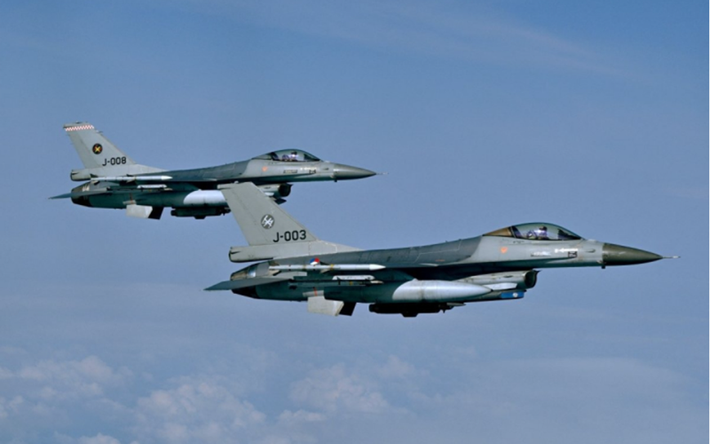 AGM-88 HARM (High-speed Anti-Radiation Missile), tên lửa chống radar tốc độ cao, được thiết kế để vô hiệu hóa hệ thống phòng không của đối phương (SEAD). Loại vũ khí này có thể phá hủy các trạm radar của kẻ địch, giúp làm suy yếu mạng lưới phòng không của Nga. Ảnh: Getty Images