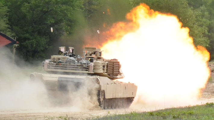Các kíp lái Ukraine phàn nàn rằng Abrams trở thành mục tiêu dễ dàng cho các toán điều khiển drone của Nga, những người có thể nhanh chóng phát hiện và xác định vị trí của nó. Họ cũng chỉ ra rằng những chiếc Abrams mà họ nhận được gặp nhiều vấn đề kỹ thuật, đặc biệt là với động cơ và hệ thống điện tử. Ảnh: Creative Commons