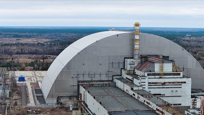 Sự cố của đơn vị NSC tại Chernobyl có thể gây ra hậu quả sâu rộng. Mặc dù cơ sở này không còn hoạt động phát điện kể từ năm 2000, nhưng nó vẫn là một phần thiết yếu của lịch sử hạt nhân và bất kỳ mối đe dọa nào đối với tính toàn vẹn về mặt cấu trúc của nó, đều có thể gây ra hậu quả nghiêm trọng về môi trường và địa chính trị.