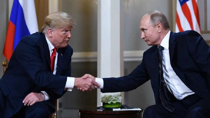 Vào ngày 12/2, Tổng thống Mỹ Donald Trump đã lần lượt gọi điện cho cả Nga và Ukraine. Theo ông Trump, cuộc trò chuyện qua điện thoại diễn ra “rất suôn sẻ”, và cả hai bên Nga - Ukraine đều mong muốn đạt được hòa bình. Tuy nhiên, dù nói như vậy, để thực sự tiến hành đàm phán hòa bình, trước tiên phải đáp ứng các điều kiện của cả hai bên. Ảnh: Reuters
