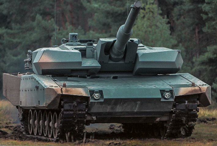 Xe tăng Leopard 2 của Đức với hệ thống AMAP-ADS Leopard 2, mẫu xe tăng chủ lực của Đức, có thể được trang bị hệ thống phòng vệ chủ động AMAP-ADS.