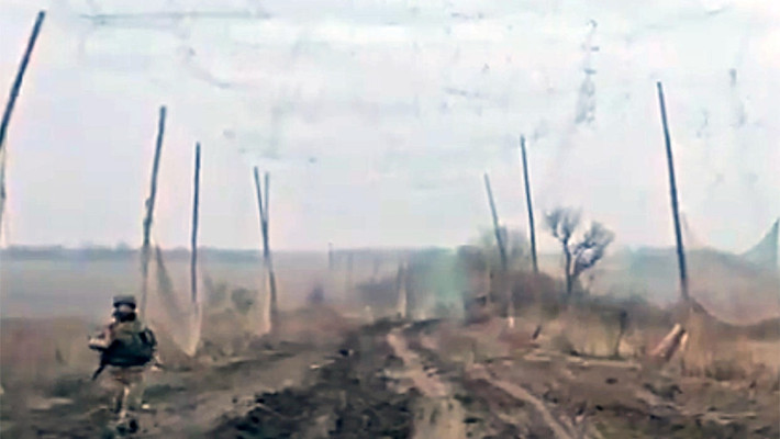 Đã gần 3 năm kể từ khi xung đột giữa Nga và Ukraine nổ ra, các loại máy bay không người lái (UAV) đã chứng tỏ được vai trò to lớn quan trọng của nó trong điều kiện chiến tranh hiện đại, đặc biệt là loại UAV cảm tử góc nhìn thứ nhất (FPV). Ảnh Reddit