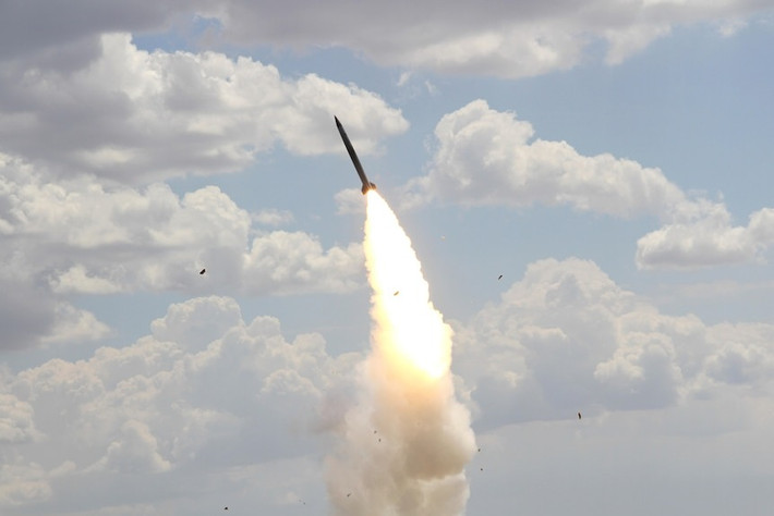 Nhiều biến thể của S-300 đã được phát triển, như S-300PMU1, S-300PMU2 (SA-20 Gargoyle) với tầm bắn lên đến 195 km. Hiện nay, S-300 vẫn đang được sử dụng rộng rãi trên khắp thế giới, góp phần định hình chiến lược phòng không hiện đại.